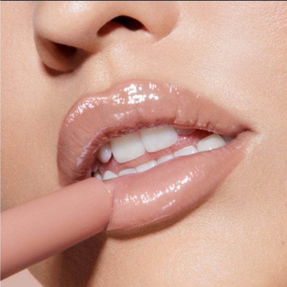 Makeup By Mario MoistureGlow Lip Serum Plumping Lipgloss Nude Glow BNIB